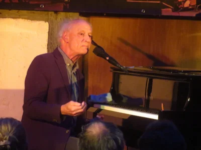 Foto des Albums: Paul Millns (UK) verzaubert den Pfarrhof mit seinem Programm 