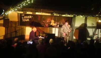 Foto des Albums: Paul Millns (UK) verzaubert den Pfarrhof mit seinem Programm 