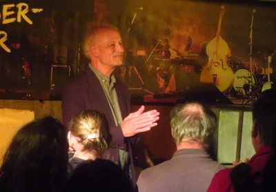 Foto des Albums: Paul Millns (UK) verzaubert den Pfarrhof mit seinem Programm 
