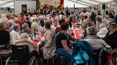 Blick in das Zelt  (Bild vergr&ouml;&szlig;ern)