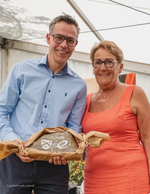 Stadtb&uuml;rgermeister Volker Bernd mit B&uuml;rgermeisterin Jocelyne Guerin  (Bild vergr&ouml;&szlig;ern)