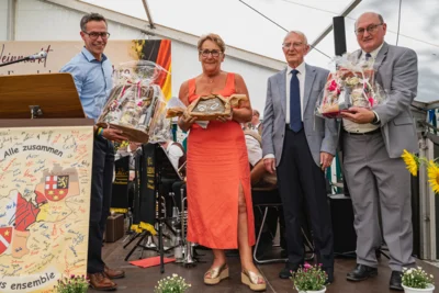 Stadtb&uuml;rgermeister Volker Bernd, B&uuml;rgermeisterin Jocelyne Guerin, 1. Vorsitzender Jacques Charmont und Andreas Hess  (Bild vergr&ouml;&szlig;ern)