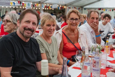 VG-B&uuml;rgermeister Peter Unkel, Karin Rees, B&uuml;rgermeisterin Jocelyne Guerin mit Ehegatten  (Bild vergr&ouml;&szlig;ern)