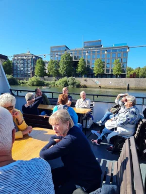 Auf dem Schiff  (Bild vergr&ouml;&szlig;ern)