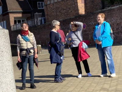 Auf zur Rundfahrt  (Bild vergr&ouml;&szlig;ern)
