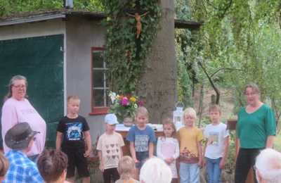 Foto des Albums: Regionaler Familiengottesdienst im Trebitzer Pfarrgarten