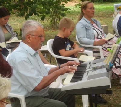 Foto des Albums: Regionaler Familiengottesdienst im Trebitzer Pfarrgarten