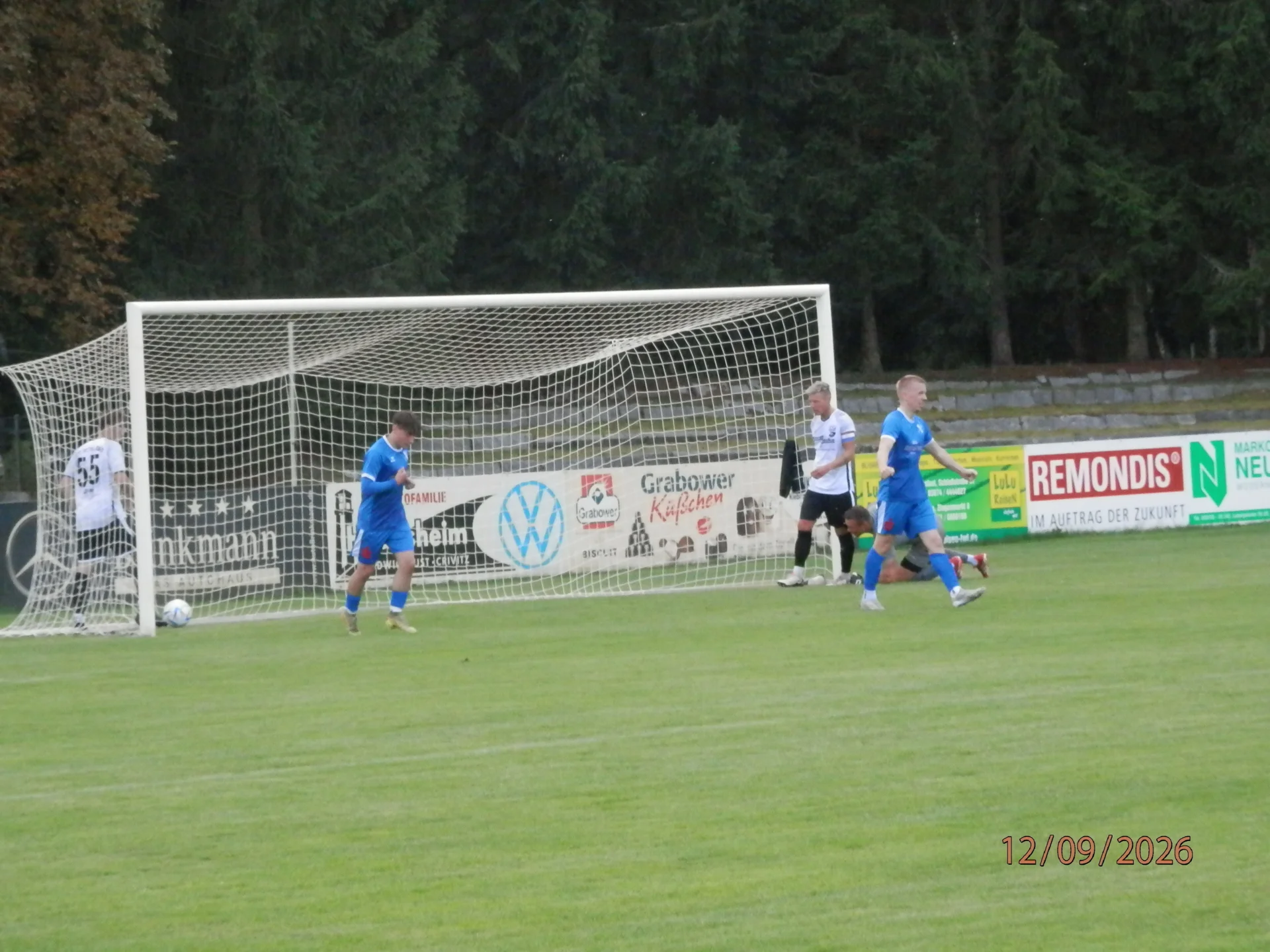 Bild: Kleiner Rückschlag für die Gäste, nach dem Ausgleich zum 1:1, als der Ball plötzlich im eigenen Netz lag.