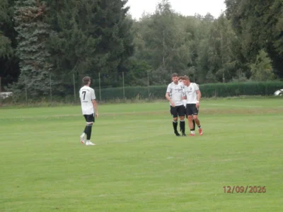 Torfreude im Wariner Team nach der F&uuml;hrung zum 2:3 durch Hannes Brandenburg (rechts), vorn Nr. 7 Passgeber Max Levetzow. 