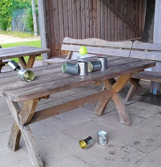 Bild: Die Büchsen fallen