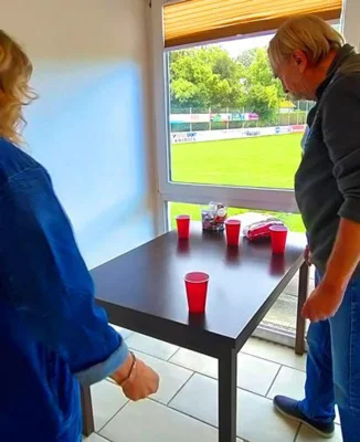 "Einlochen"-Spiel  (Bild vergr&ouml;&szlig;ern)