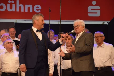 Thomas Gruber & Chorleiter Ambrosius  (Bild vergr&ouml;&szlig;ern)