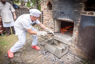 Foto des Albums: 29. Backofenfest zum Tag des offenen Denkmals im Museumsgarten