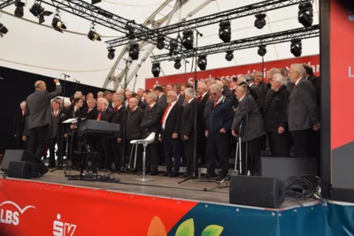 "Kleiner Soundcheck"  (Bild vergr&ouml;&szlig;ern)