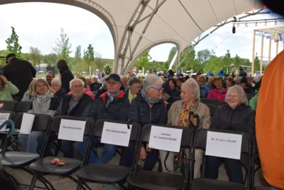 "Gedankenaustausch"  (Bild vergr&ouml;&szlig;ern)