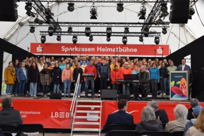 "Was f&uuml;r eine tolle Kulisse"  (Bild vergr&ouml;&szlig;ern)
