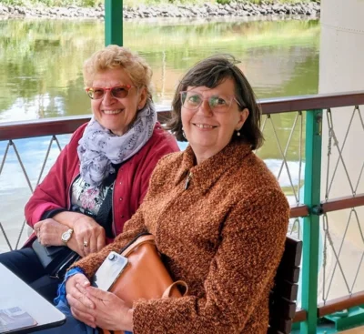 29 Uschi und Marina genie&szlig;en die Aussicht 