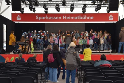 Auf zu Tag drei - Die Erwartungen sind gro&szlig;...  (Bild vergr&ouml;&szlig;ern)