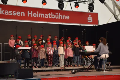 LK Pfahlheim - Kinderchor  (Bild vergr&ouml;&szlig;ern)