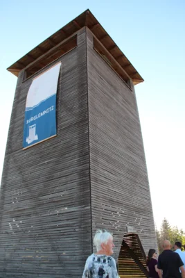 Foto des Albums: Beste Aussichten in Burglemnitz - Klara kann jetzt bis zur Leuchtenburg schauen