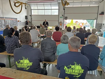 Gottesdienst am Sonntagvormittag in Ger&auml;tehaus vom Pfarrer Tillmann Boelter und Organistin Annegret Krenzler 