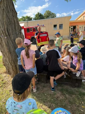 Foto des Albums: Besuch der Freiwilligen Feuerwehr Brottewitz im Ferienhort und in der Kita Elbekinder in Mühlberg/Elbe