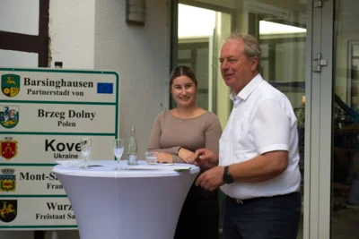 Frau Drewnitzky und B&uuml;rgermeister Sch&uuml;nhof  (Bild vergr&ouml;&szlig;ern)