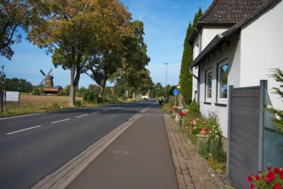 Durch Wichtringhausen  (Bild vergr&ouml;&szlig;ern)