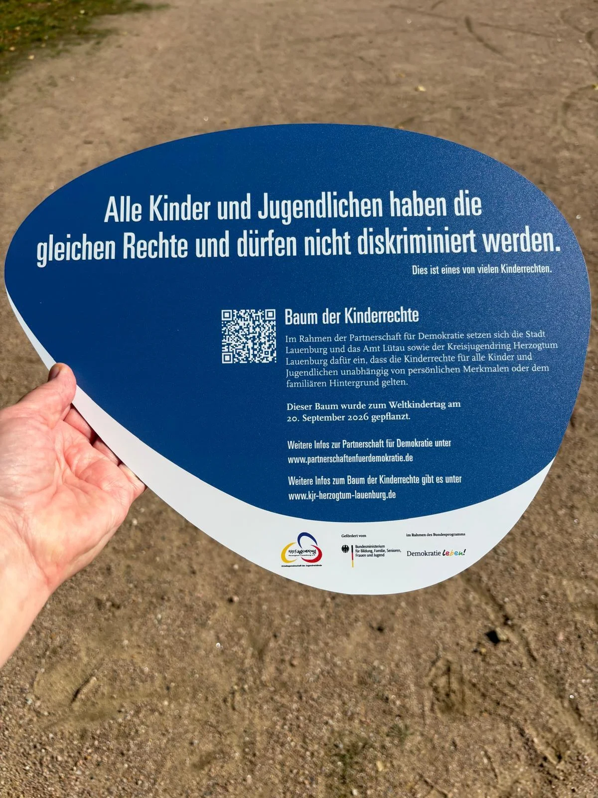 Bild: Plakette zum Antidiskriminierungsrecht