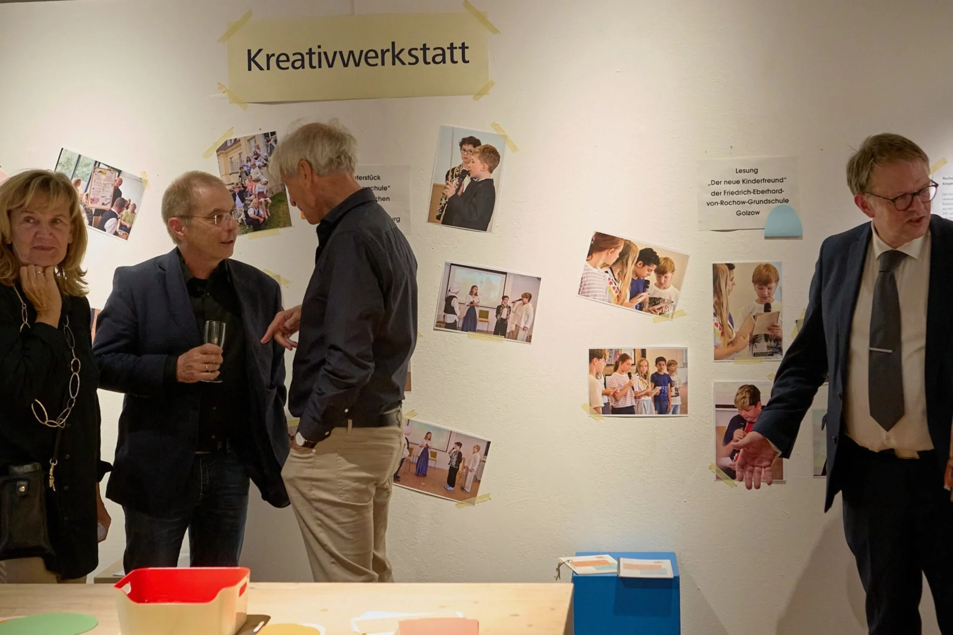 Bild: 03 Erkundung der Kreativwerkstatt zur Ausstellungseröffnung 250 Jahre Der Kinderfreund am 16 09 2026 in Reckahn Foto Harald Priem