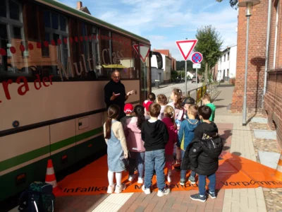 Foto des Albums: Busschule für die 1. Klassen