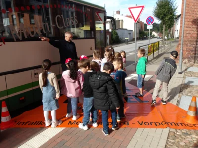 Foto des Albums: Busschule für die 1. Klassen