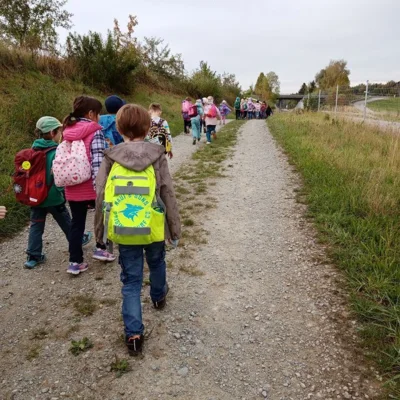 Foto des Albums: Herbstlicher Wandertag der 1. und 2. Klassen