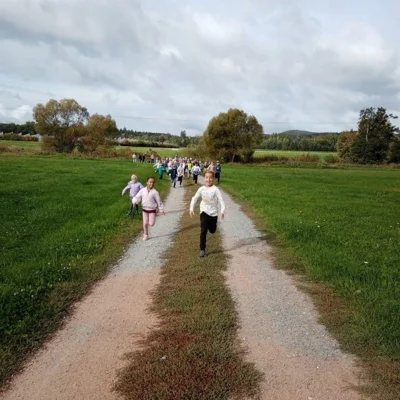 Foto des Albums: Herbstlicher Wandertag der 1. und 2. Klassen