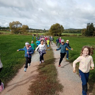 Foto des Albums: Herbstlicher Wandertag der 1. und 2. Klassen