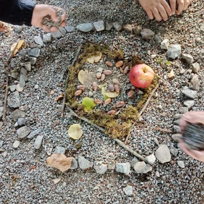 Foto des Albums: Herbstlicher Wandertag der 1. und 2. Klassen