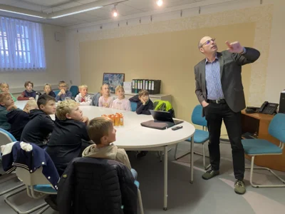 Foto des Albums: Am runden Tisch beim Amtsdirektor
