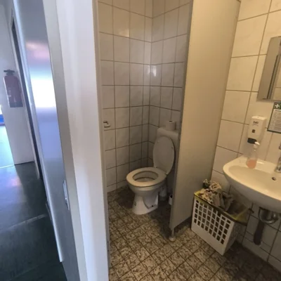 Eines der beiden Damen-WC's&copy;TuS Bengel  (Bild vergr&ouml;&szlig;ern)