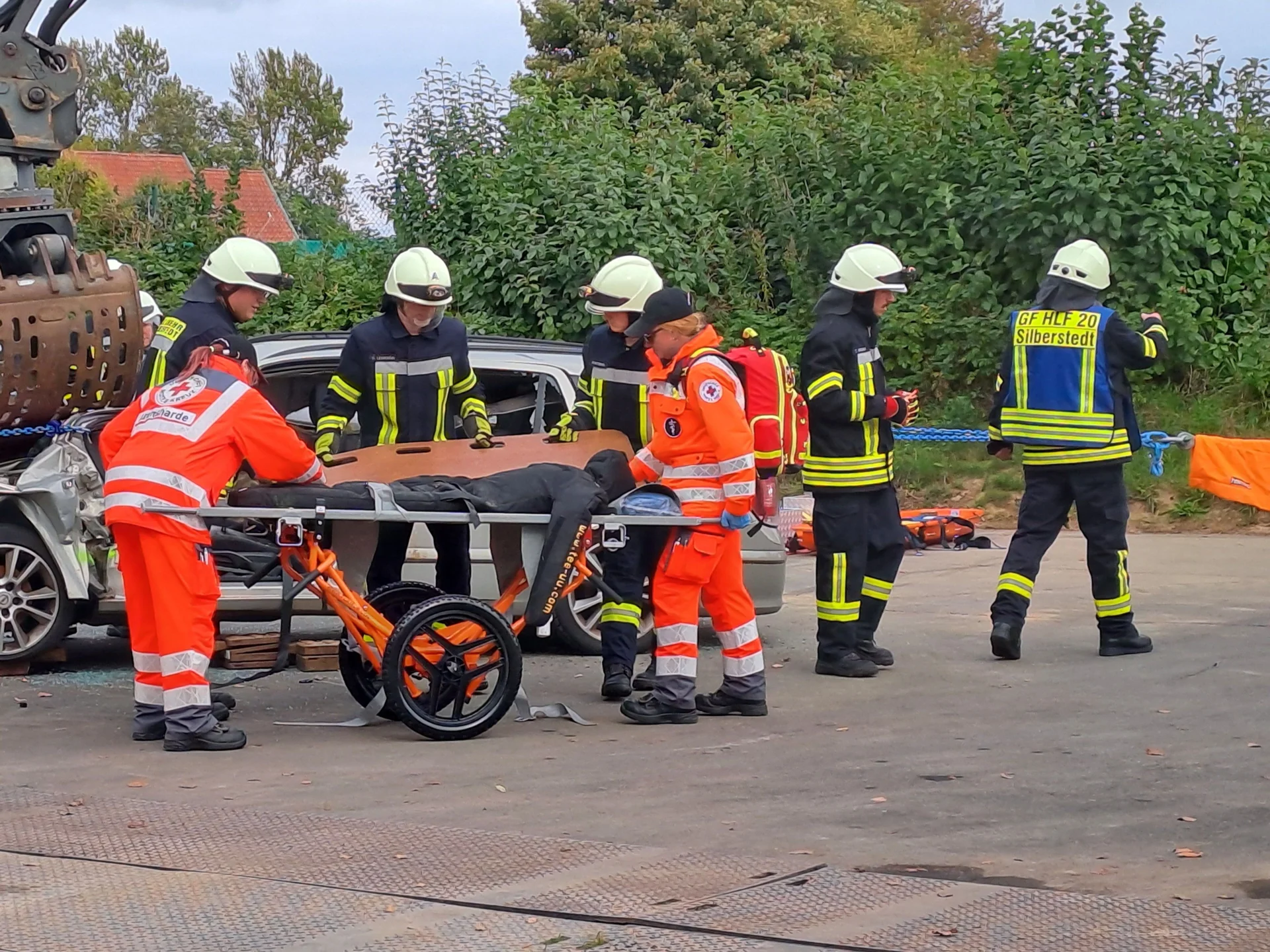 Bild: 18 Übergabe an den Rettungsdienst