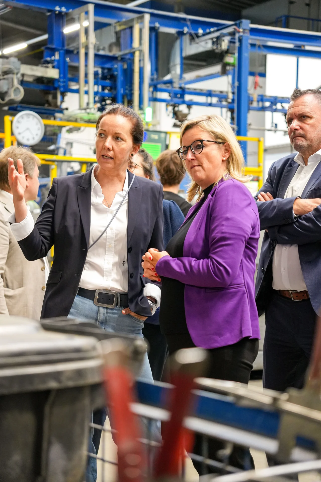Bild: Geschäftsführerin Christina Hagen im Gespräch mit Wirtschaftsministerin Martina Klement