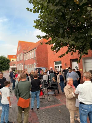 Foto des Albums: Verlegung der Stolpersteine in Esens