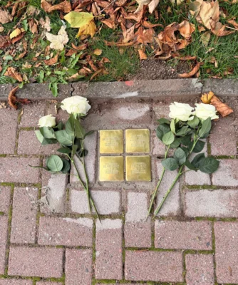 Foto des Albums: Verlegung der Stolpersteine in Esens