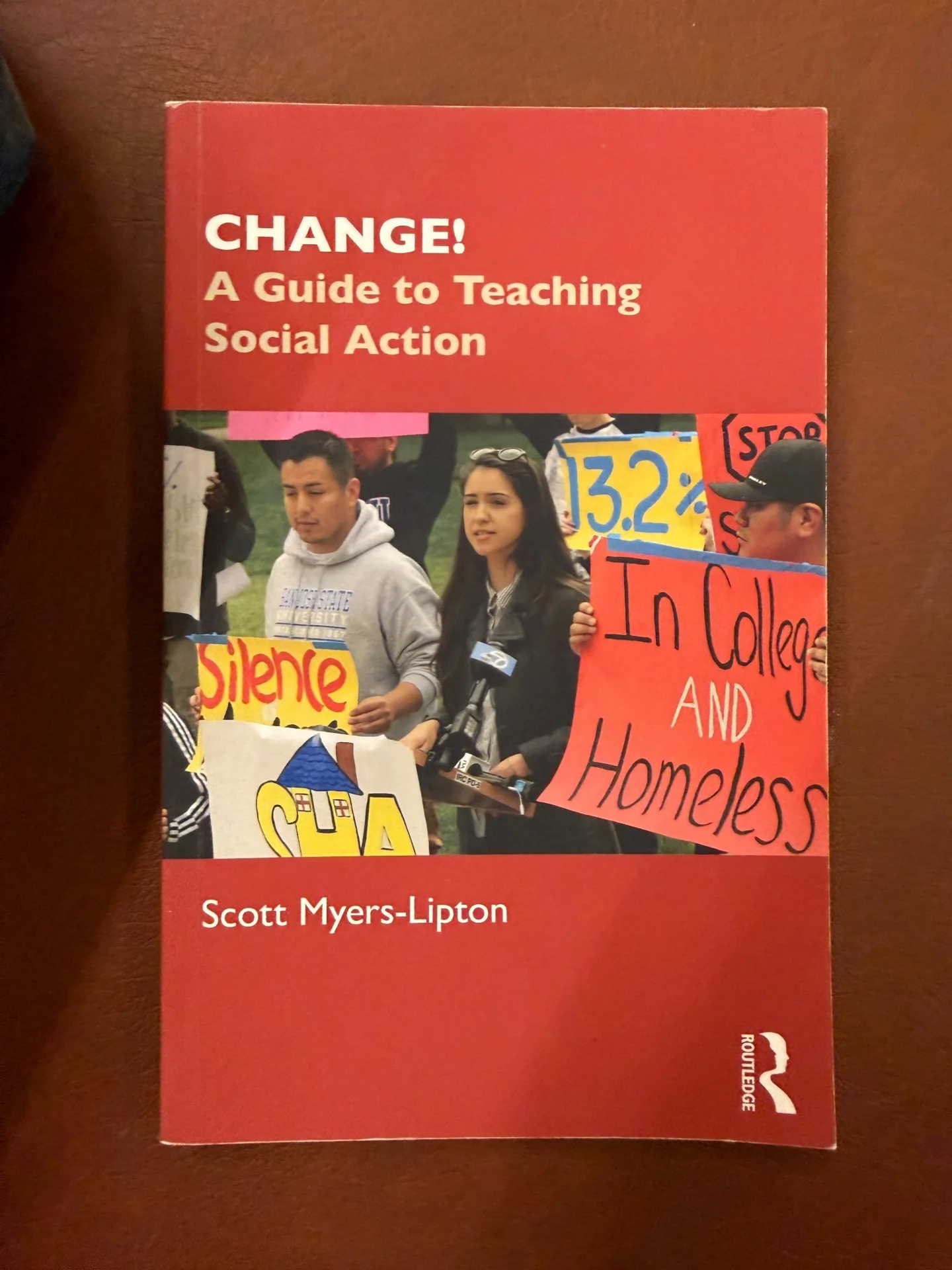 Bild: „CHANGE! A Guide to Teaching Social Action“ von Scott Myers-Lipton – Arbeitsgrundlage des Institute.