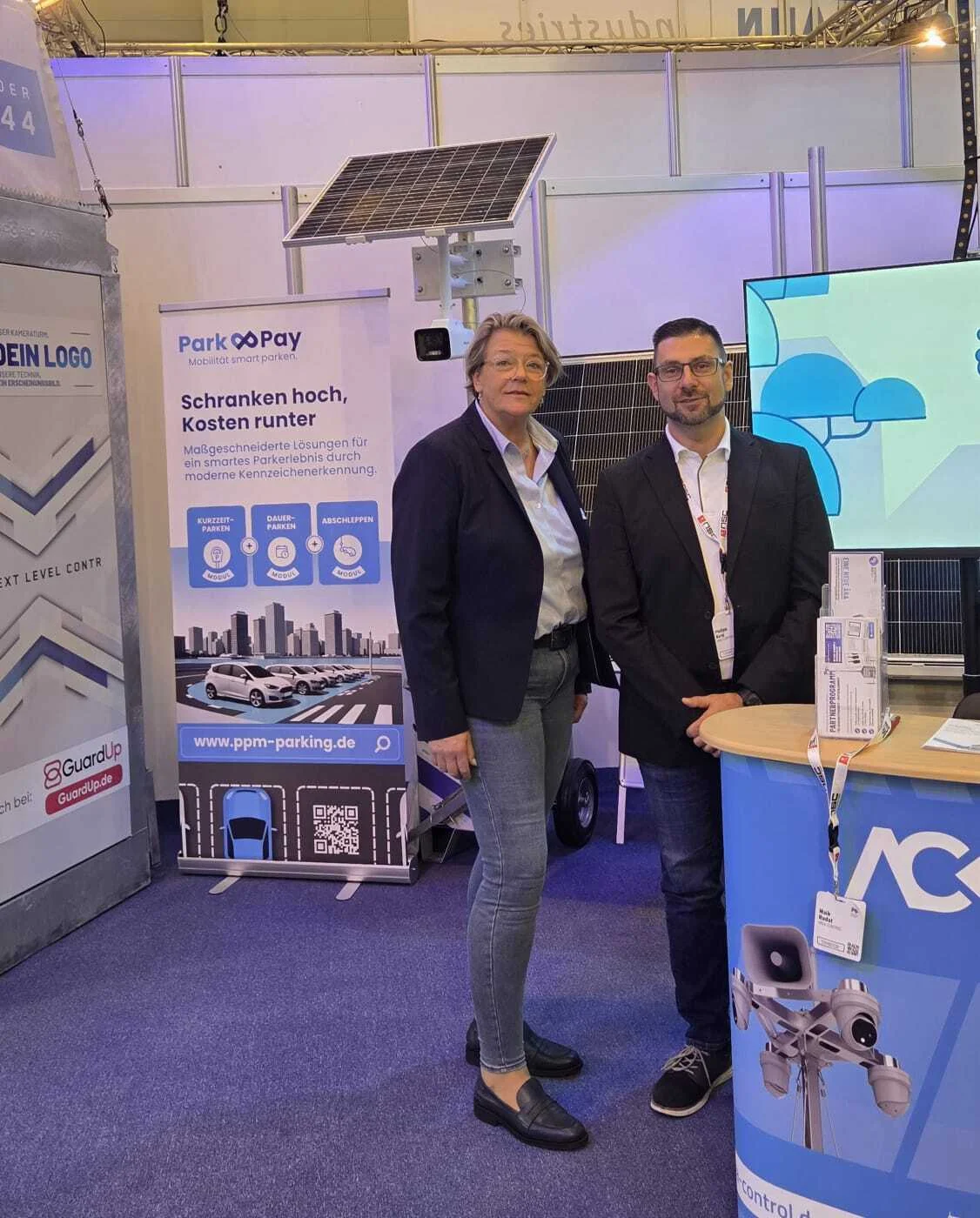 Bild: BVMS-Vizepräsidentin, Karin Schröer, mit dem Inhaber unseres Mitgliedsunternehmens AVIO Technical Security Equipment GmbH, Philipp Kiraj (2)