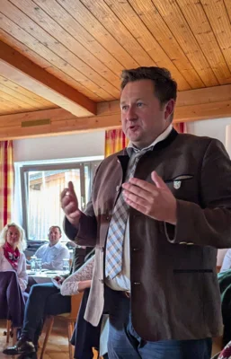 B&uuml;rgermeister Andreas Eckl lobte das Engagement aller Helfer.  (Bild vergr&ouml;&szlig;ern)