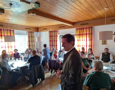MdL Stefan Ebner hob in seiner Ansprache den Zusammenhalt des Vereins als Positivbeispiel f&uuml;r das ganze Land hervor.  (Bild vergr&ouml;&szlig;ern)
