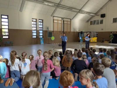 Foto des Albums: Sicherer Schulweg – POLDI zu Besuch!