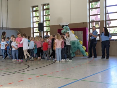 Foto des Albums: Sicherer Schulweg – POLDI zu Besuch!