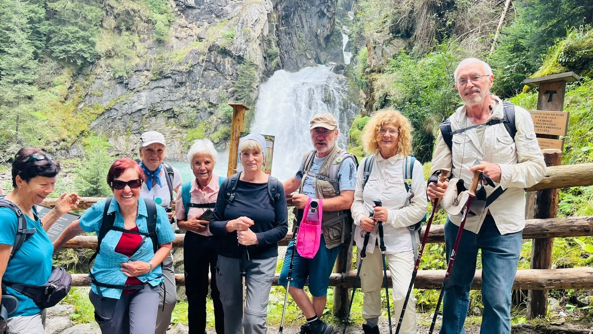 Bild: 17_Auf dem Besinnungsweg entlang der Wasserfälle (Foto Evi Fritsch)