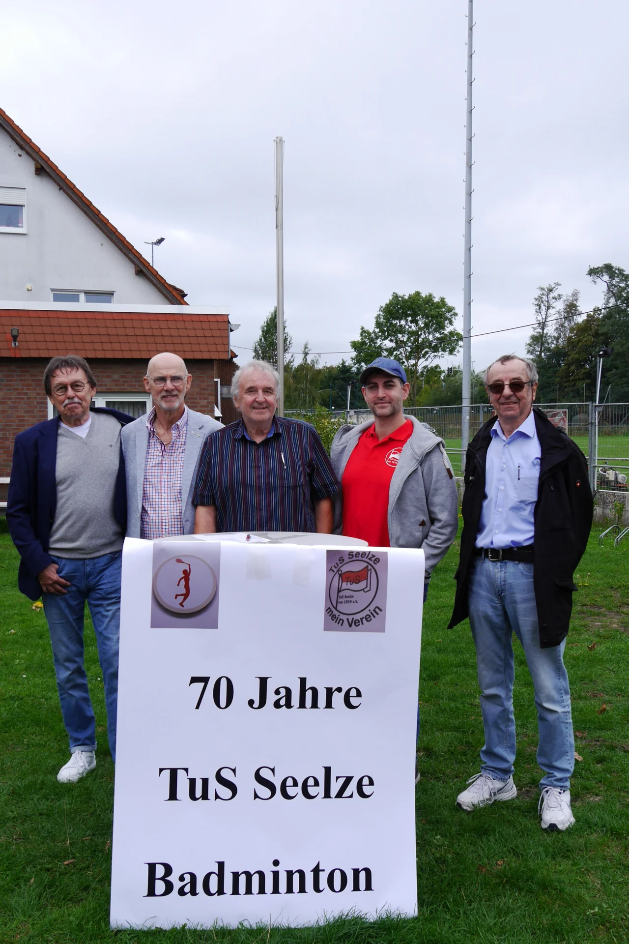 Bild : Gruppenbild 70 Jahre Badminton